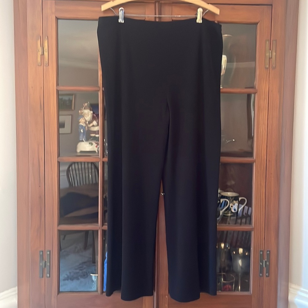 Beautiful Misook knit black flair pants XL.